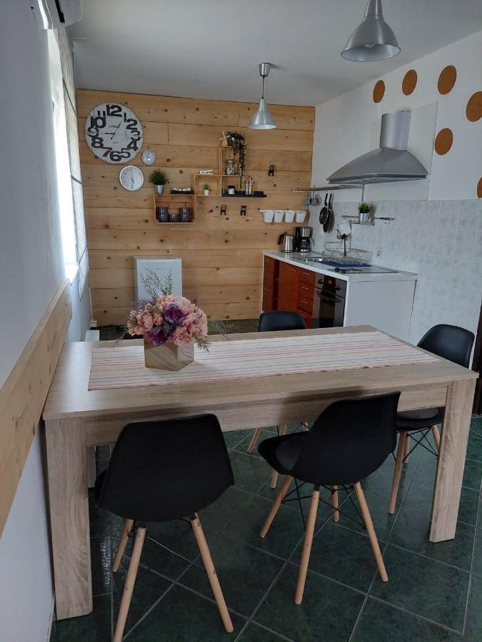 דירות דרז'ניק גראד Apartman Hana מראה חיצוני תמונה